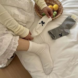 Calcetines de Mujer Estilo Coreano, Antideslizantes, hasta la Pantorrilla, en Negro, Gris y Blanco, para Uso Casual - Product Image 2