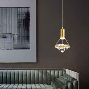 Candelabro de cobre Lámpara bar mesita de noche comedor forma de triángulo Cristal simple luz colgante para escaleras - Product Image 1