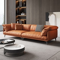 Canapé sectionnel moderne en cuir PU beige à trois places avec pieds en bois, résistant à l'usure et aux taches, idéal pour salon de villa