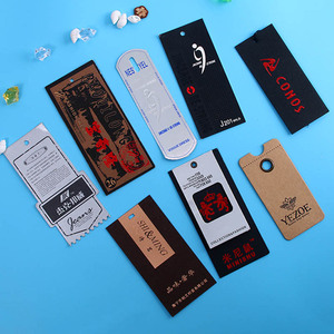 Étiquettes suspendues en papier épais 700 g/m² <span class=keywords><strong>Holland</strong></span> <span class=keywords><strong>White</strong></span> avec estampage doré et trou métallique - Product Image 1