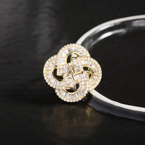 Vier blättrige Kleeblatt broschen für Frauen Kreative Anstecknadeln Elegante Zirkon brosche Bekleidungs zubehör Broche - Product Image 2