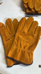 10 pouces AB Grade peau de vache jaune blanc coupe résistant à la chaleur hommes vache <span class=keywords><strong>cuir</strong></span> fendu sécurité Construction jardin conducteur <span class=keywords><strong>gants</strong></span> pour le travail - Product Image 5