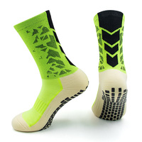 Chaussettes de football/soccer antidérapantes pour hommes, en polyester, coton et PVC, avec logo personnalisé, design tendance Tik Tok, de la marque Zhongde.