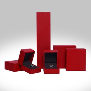 Boîte de rangement pour bijoux en similicuir rouge avec logo personnalisable, style simple, pour bagues, colliers et boucles d'oreilles - Product Image 5