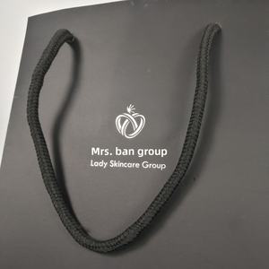 ถุงกระดาษเคลือบสีน้ำตาลสำหรับบรรจุภัณฑ์เสื้อผ้า งานฝีมือ เทียน รีไซเคิลได้ ปรับแต่งได้ พร้อมหูรูด - Product Image 3