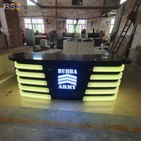 Table de réception avant de studio de télévision Design Table de diffusion Corian de luxe Creative Cool News Room Table de réceptionniste de bureau éclairée