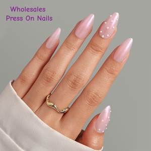 Vente en gros CPNP – Faux ongles en gel souple de luxe, courts, en amande, avec accents de perles et design 3D, épais, à presser - Product Image 1