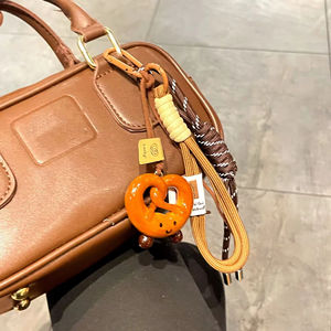 Sac à main pour femme tendance 2025, motif de dessin animé en forme de pain soda, couleurs personnalisables, pendentif pour sac à main, porte-clés de voiture, breloque, cadeau - Product Image 6