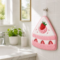Serviette de toilette en peluche gâteau aux fraises pas chère, serviette de toilette en peluche gâteau aux fraises personnalisée, serviette de toilette en peluche gâteau aux fraises en gros