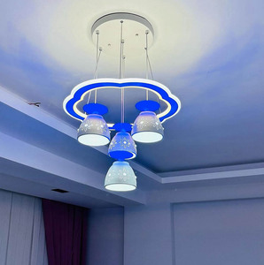 Nouveau Design 4 Tête <span class=keywords><strong>Cheval</strong></span> Lanterne Télécommande Couleur Changeante Ronde Salle À Manger Lampe Maison Chambre Bar Couloir Lustre - Product Image 1
