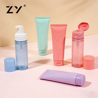 Tube souple en plastique vert foncé mat avec bouchon à clapet pour nettoyant visage, lotion mains et corps
