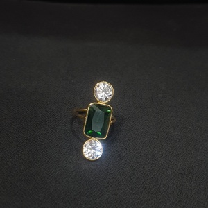 Anillo Art Deco con Tres Piedras - Elegancia en Oro - Product Image 6