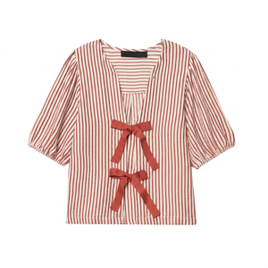 เสื้อเชิ้ตผู้หญิงลายทางผ้าป๊อปลินผูกโบว์ คอวี แขนทรงบอลลูน สไตล์ลำลอง ใส่สบาย ระบายอากาศได้ดี เหมาะสำหรับฤดูใบไม้ผลิและฤดูร้อน - Product Image 2
