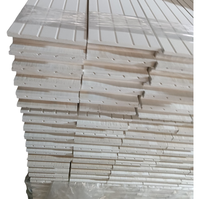 Moulures murales décoratives en bois massif blanc apprêté sur mesure, écologiques et durables, pour intérieur