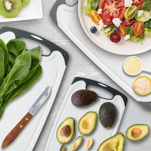 Planche à découper alimentaire rectangulaire grise personnalisée sans BPA en PP+TPR, ensemble de cuisine 3 pièces avec rainures pour jus, viande et légumes en plastique - Product Image 5
