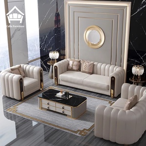 Set di Divani in Vera Pelle di Lusso con Maniglie ad Anello Dorato e Braccioli in Legno, Soluzione d'Arredo Completa per Salotti di Ville - Product Image 1