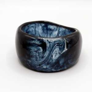 Bracelets acryliques en résine colorée pour femmes bijoux de mode faits à la main bracelets élégants légers pour un usage quotidien - Product Image 1