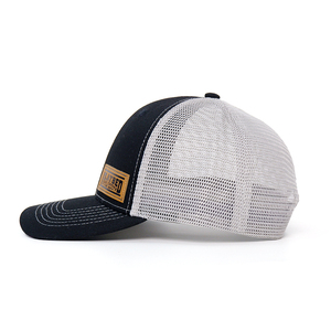 Gorra Trucker de Algodón Negra al por Mayor de Fábrica BSCI, con Logotipo Personalizado, Parche de Cuero, Dos Tonos, 6 Paneles, Malla - Product Image 3