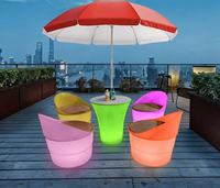 Modernes Langlebiges Wasserfestes PP-Material Outdoor-Möbelset mit Sofa und Esstisch sowie Gartenstühlen für Hotel und Wohnzimmer