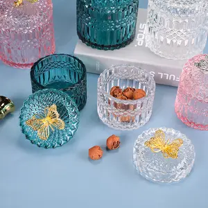 Neuankömmling Mehrfarbige gerippte Details Glas Candy Jar mit tierischem Deckel