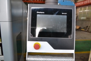 מכונת כיפוף פחים אוטומטית מדויקת הידראולית CNC של MK עם מנוע משאבה לשימוש תעשייתי - Product Image 3