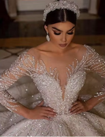 Tous types d'appliques en dentelle brodée avec des perles de cristal classiques personnalisées sur tissu en filet pour robe de mariée à cœur