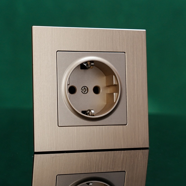 Euro Standard Modern Design Gold Grey Color Aluminum Panel 2P + T 16A Wall Socket Electric Plugs Sockets French Power Sockets