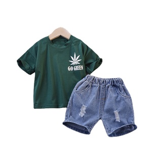 เสื้อผ้าเด็กขายส่ง เสื้อยืดคอตตอนพิมพ์ลายด้านหลัง ชุดสองชิ้นแขนสั้น - Product Image 1