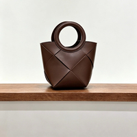 Sacs seau tissés losanges de luxe léger de niche en gros avec poignées rondes, mini sacs à main pour femmes style urbain à bouche ouverte
