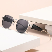Lunettes de soleil vintage dorées à monture ovale intégrale en métal avec protection UV400, confortables, légères, durables, unisexes, verres PC tendance