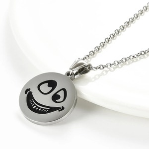 Collier pendentif en acier inoxydable « Cool Smile Anger » pour hommes et femmes, rond, argenté, poli miroir, bijoux hip-hop tendance, cadeaux - Product Image 5