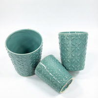 Set 3 Pot Bunga Keramik Teal Mengkilap dengan Motif Bunga Timbul yang Elegan untuk Dekorasi Rumah, Kantor, dan Ruang Tamu