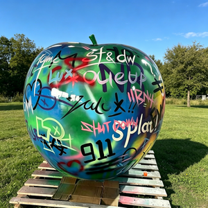 Scultura da Giardino per Esterni, Grande Statua di <span class=keywords><strong>Frutta</strong></span> in Fibra di Vetro e Resina, Mela Astratta con Graffiti, per Decorazione - Product Image 4