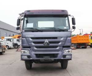 Camion tracteur HOWO-7 6X4 500HP Diesel <span class=keywords><strong>Euro</strong></span> <span class=keywords><strong>2</strong></span> d'occasion avec cabine à toit plat, climatisation et caméra arrière pour le transport d'engins - Product Image 1