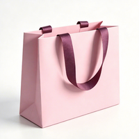 Sacs en papier écologiques réutilisables de luxe faits à la main avec logo imprimé personnalisé et impression dorée à chaud pour chaussettes, chaussures en fourrure et vêtements