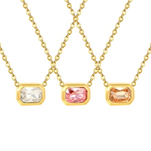 Collier pendentif carré en acier inoxydable plaqué or PVD 18 carats avec zircon blanc, rose et orange pour femme - Product Image 3