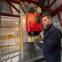 En gros Treuil de levage électrique de chantier SC200U Anti-basculement Cage simple en U 2 tonnes Portée de levage sécurisée de 120 m