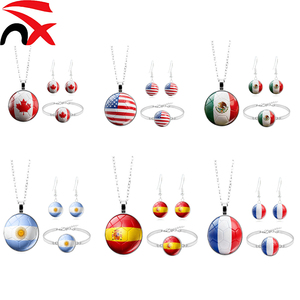 Ensemble <span class=keywords><strong>de</strong></span> bijoux <span class=keywords><strong>de</strong></span> football américain à succès : collier, bracelet et boucles d'oreilles, ensemble <span class=keywords><strong>de</strong></span> trois pièces pour les fans <span class=keywords><strong>de</strong></span> football - Product Image 1