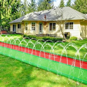 Toboggan aquatique double piste rouge et vert avec arroseur et 2 bodyboards pour les courses de jardin des enfants - Product Image 5