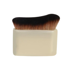 Brocha Kabuki Angled para Base y Colorete con Mango de Sándalo y Pelo Sintético Blanco, Personalizable al por Mayor con Logotipo - Product Image 1