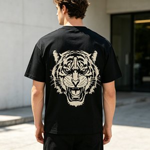 เสื้อยืดแขนสั้นผู้ชายแบบสั่งทำพิเศษ พิมพ์ลายตัวอักษรประดับเพชร ลายเสือ คอกลม ผ้าเจอร์ซีย์ลำลอง ทรงปกติ - Product Image 4