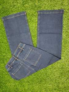 Pantalon en jean évasé pour femme Stockify, très demandé, coupe tendance à jambe large, vêtement décontracté, disponible à prix compétitif - Product Image 1