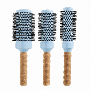 <span class=keywords><strong>Brosse</strong></span> à cheveux <span class=keywords><strong>ronde</strong></span> professionnelle <span class=keywords><strong>en</strong></span> céramique et aluminium avec manche <span class=keywords><strong>en</strong></span> liège OEM personnalisé, poils <span class=keywords><strong>en</strong></span> nylon, pour salon de coiffure, vente <span class=keywords><strong>en</strong></span> gros - Product Image 1
