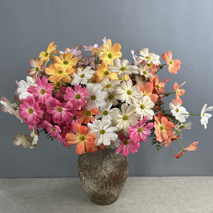 Nouvelles fleurs artificielles en tissu de soie Galsang, fleurs artificielles Cosmos, plusieurs couleurs pour la décoration de la pièce, du bureau, du jardin, des fêtes de printemps - Product Image 4