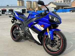 Ya está disponible la <span class=keywords><strong>Yamaha</strong></span> YZF-R1. Está equipada con un motor de 1000cc, cuatro cilindros, refrigerado por agua, con inyección electrónica de combustible (EFI). 2008 - Product Image 6