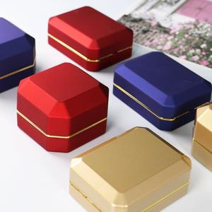 Lussuosa Scatola <span class=keywords><strong>Portagioie</strong></span> Moderna Ottagonale in Plastica con Luce LED e Chiusura a Coperchio Ribaltabile, Confezione per Matrimoni per Anelli e Ciondoli - Product Image 5