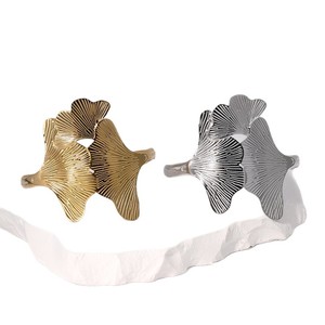 Bracelet en acier inoxydable inaltérable et étanche, design créatif Ginkgo Biloba, luxe léger, haut de gamme, ne se décolore pas - Product Image 5