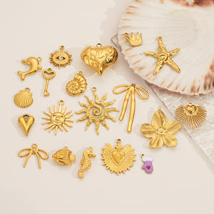 HB565 En gros Breloques en acier inoxydable Série Or 18K, motifs Poisson de mer, Soleil océanique, Hippocampe, Accessoires de bijouterie élégants et tendance - Product Image 2
