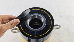 Cilindro Hidráulico de Doble Acción con Émbolo Hueco RRH-606 de 60 Toneladas, Carrera de 166 mm, 70 MPa, Orificio Central de 53.8 mm - Product Image 4