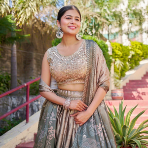 NOIIR PIGEON Ensemble Lehenga Choli en soie Maslin pour femme, broderie à imprimé numérique |   Robe longue sans plis à séchage rapide et cousue - Product Image 1